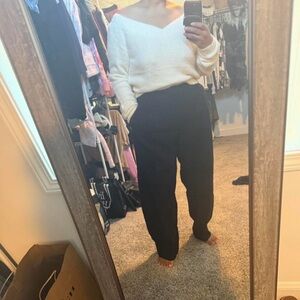 ***NEW*** AE Cream V-neck Cropped Sweater